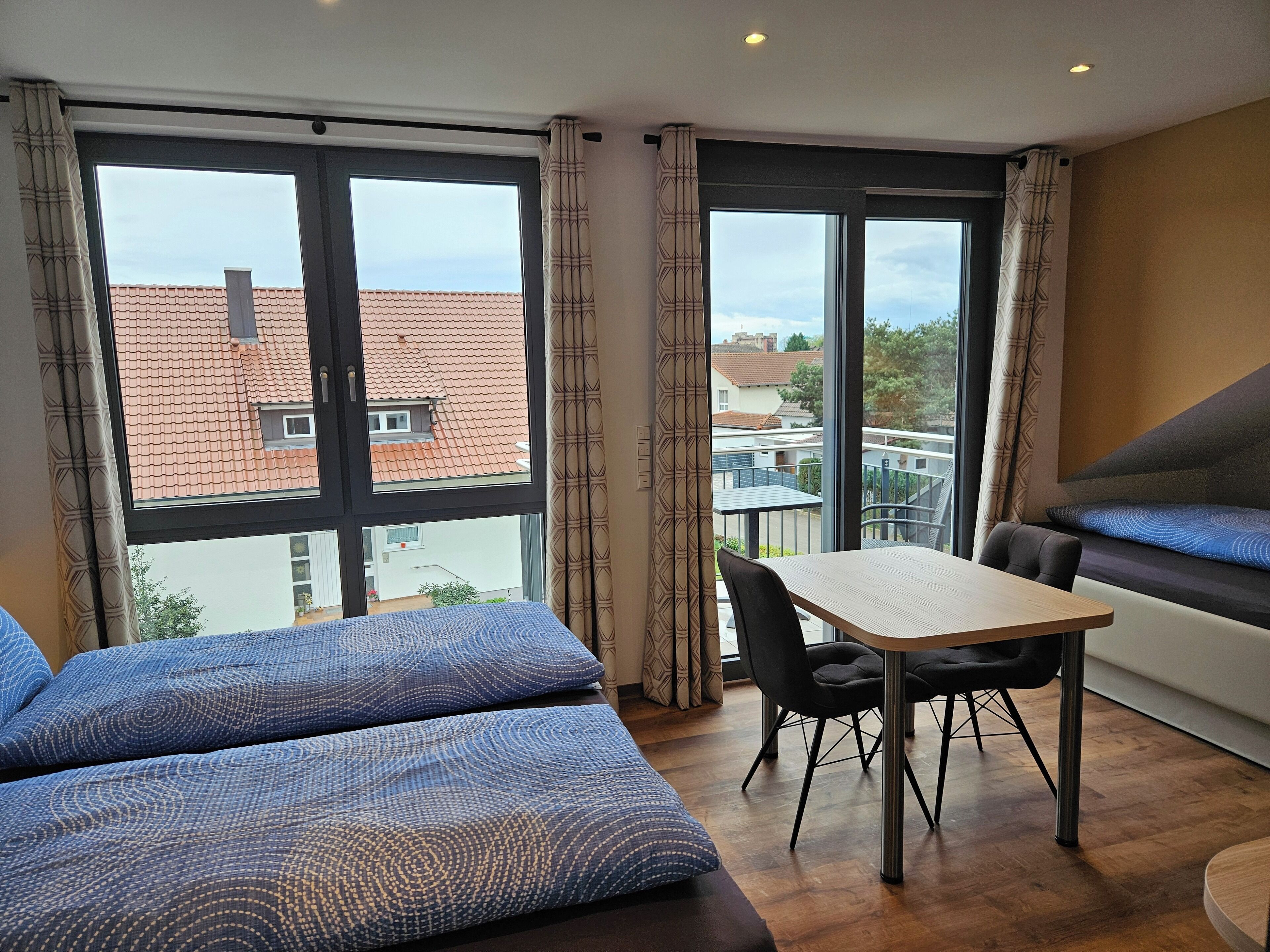 Caja de seguridad en la habitación y decoración personalizada 