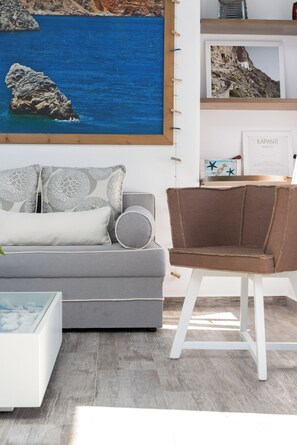 Apartment, Sea View | Living room - Kaerati Apartments (Katapola)