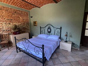 3 habitaciones, acceso a internet y ropa de cama