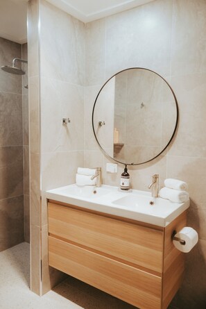 Hair dryer, towels - Jimmy’s Cabin in Kangaroo Valey. Kangaroos, Kookaburras, sleeps 4! (Kangaroo Valley)