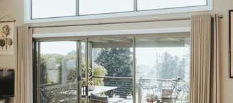 Jimmy’s Cabin in Kangaroo Valey. Kangaroos, Kookaburras, sleeps 4!