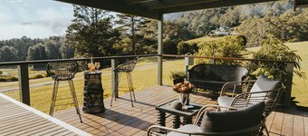 Jimmy’s Cabin in Kangaroo Valey. Kangaroos, Kookaburras, sleeps 4!