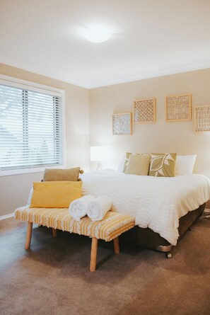 2 chambres, fer et planche à repasser, Wi-Fi, draps fournis