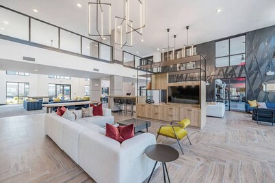Luxury Apartment - Pool, Restaurants & Shopping