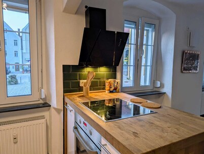 Living by the Löwenbrunnen