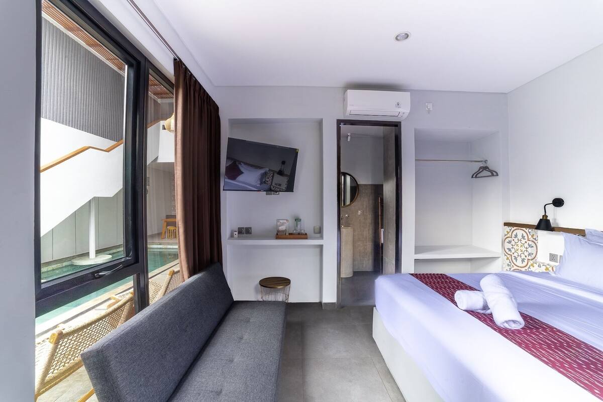 Deluxe Suite, Pool View | Wi-fi percuma, cadar katil