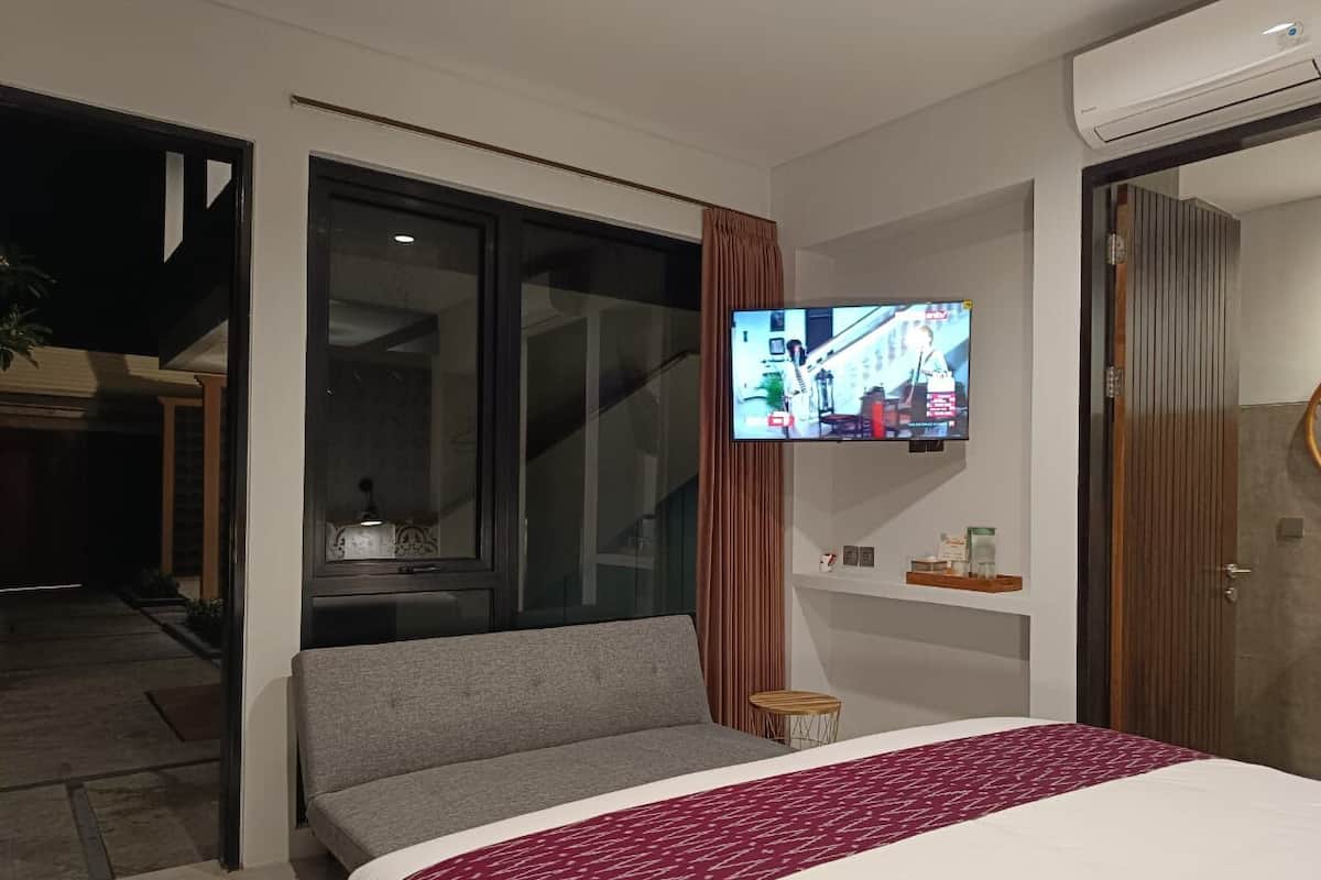 Deluxe Suite, Pool View | Free WiFi