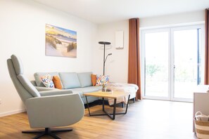 Fernseher, Bücher, Stereoanlage