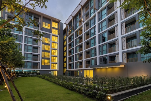 New Condo Near Beach Prime Location C228