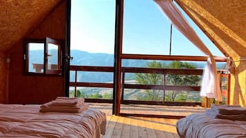3 quartos, acesso à internet, roupa de cama