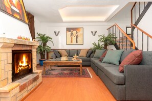Duplex, Mountain View | Living room | Fireplace