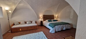 Fer et planche à repasser, accès Internet, draps fournis