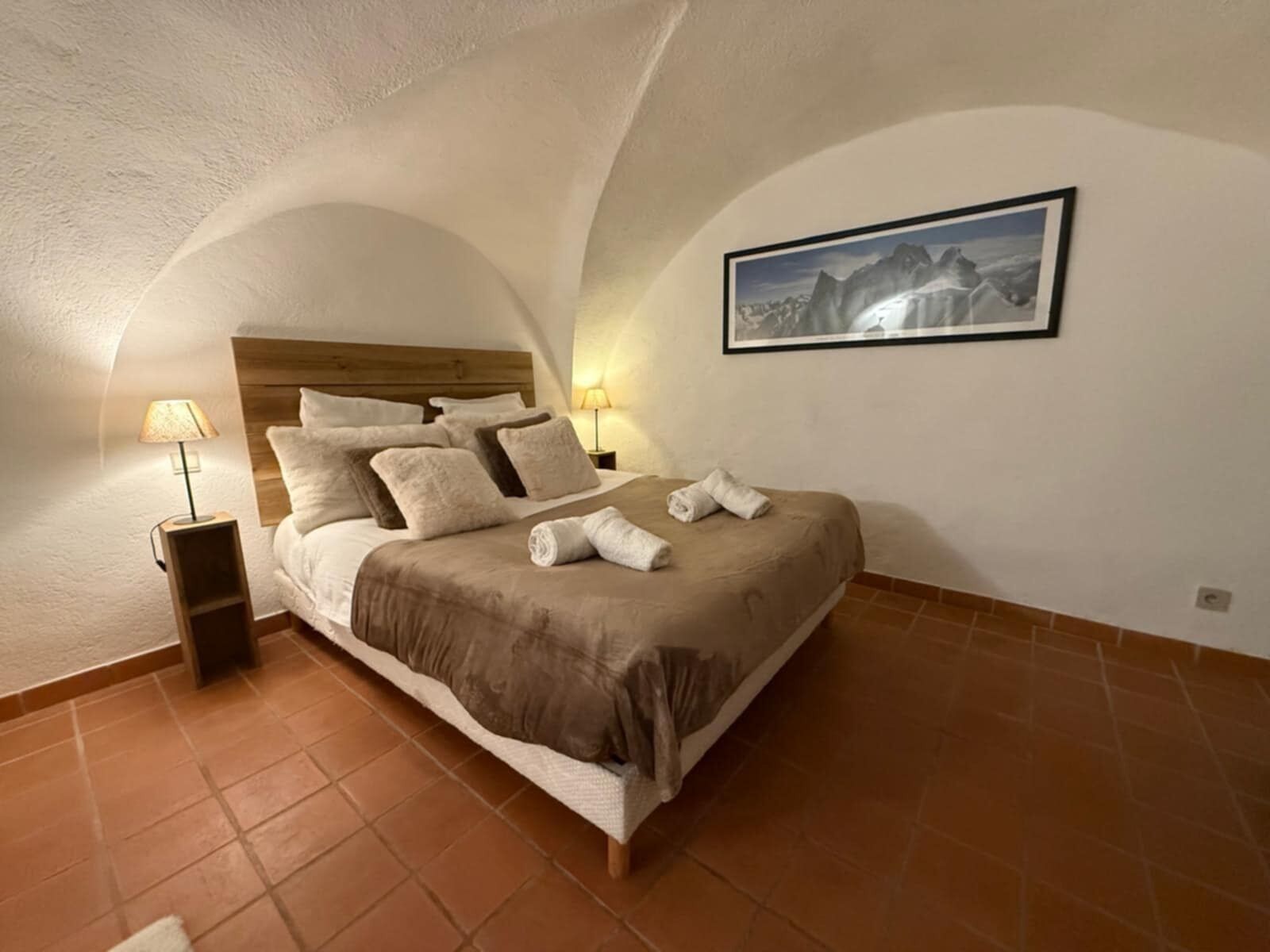 1 bedroom, iron/ironing board, internet, bed sheets