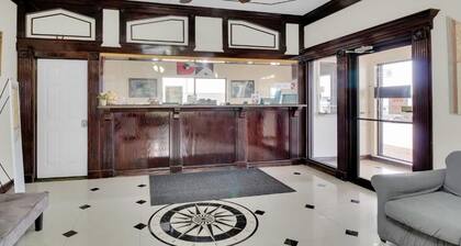 Comfort and Convenience! Pet Friendly Stay with Parking & Pool