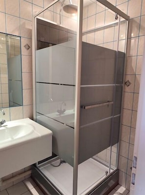 Double Room, City View | Bathroom
