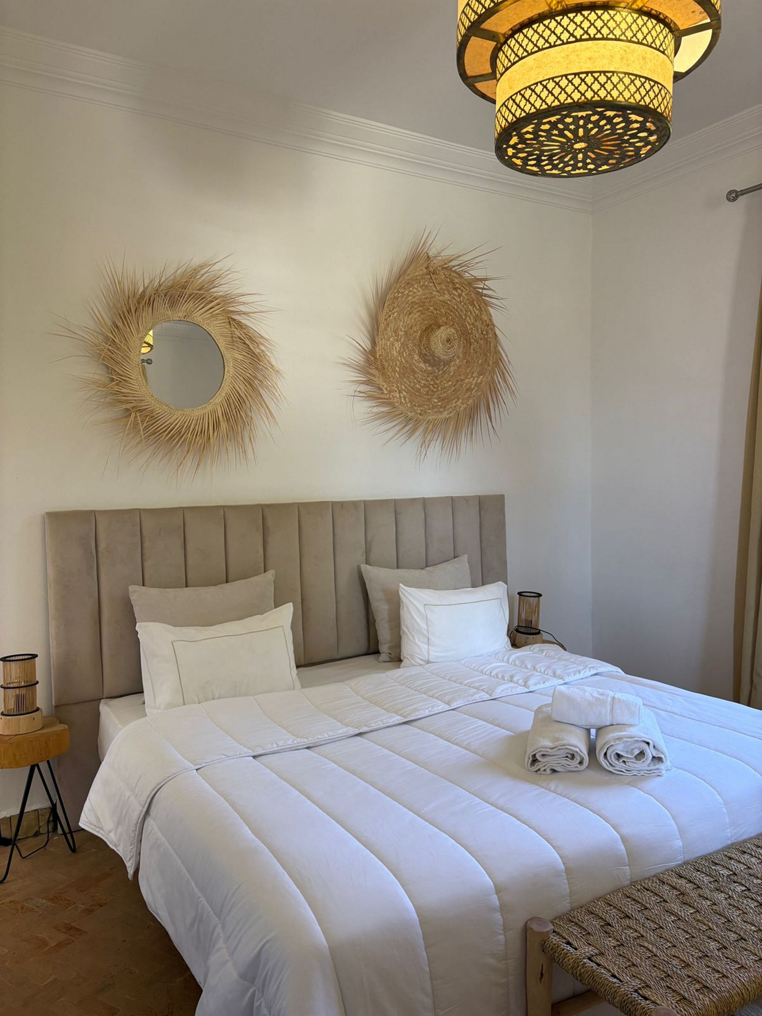 Deluxe Studio Suite, 1 Bedroom, Pool View | In-room safe, free WiFi