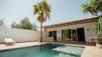 Vila, vista para a piscina | Vista do quarto