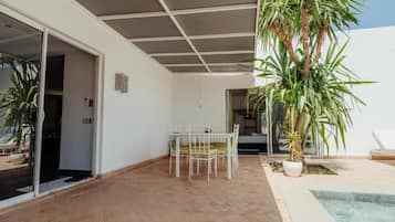 Villa, Poolblick | Blick vom Balkon