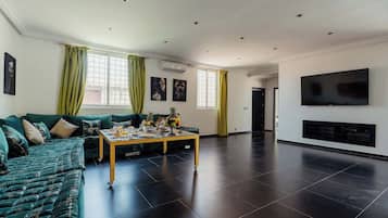 Villa, Pool View | Living area