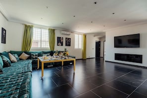 Villa, Pool View | Living area