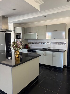 Villa - 3 Bedrooms | Private kitchen - Domaine du Douar (Oulad Khallouf)