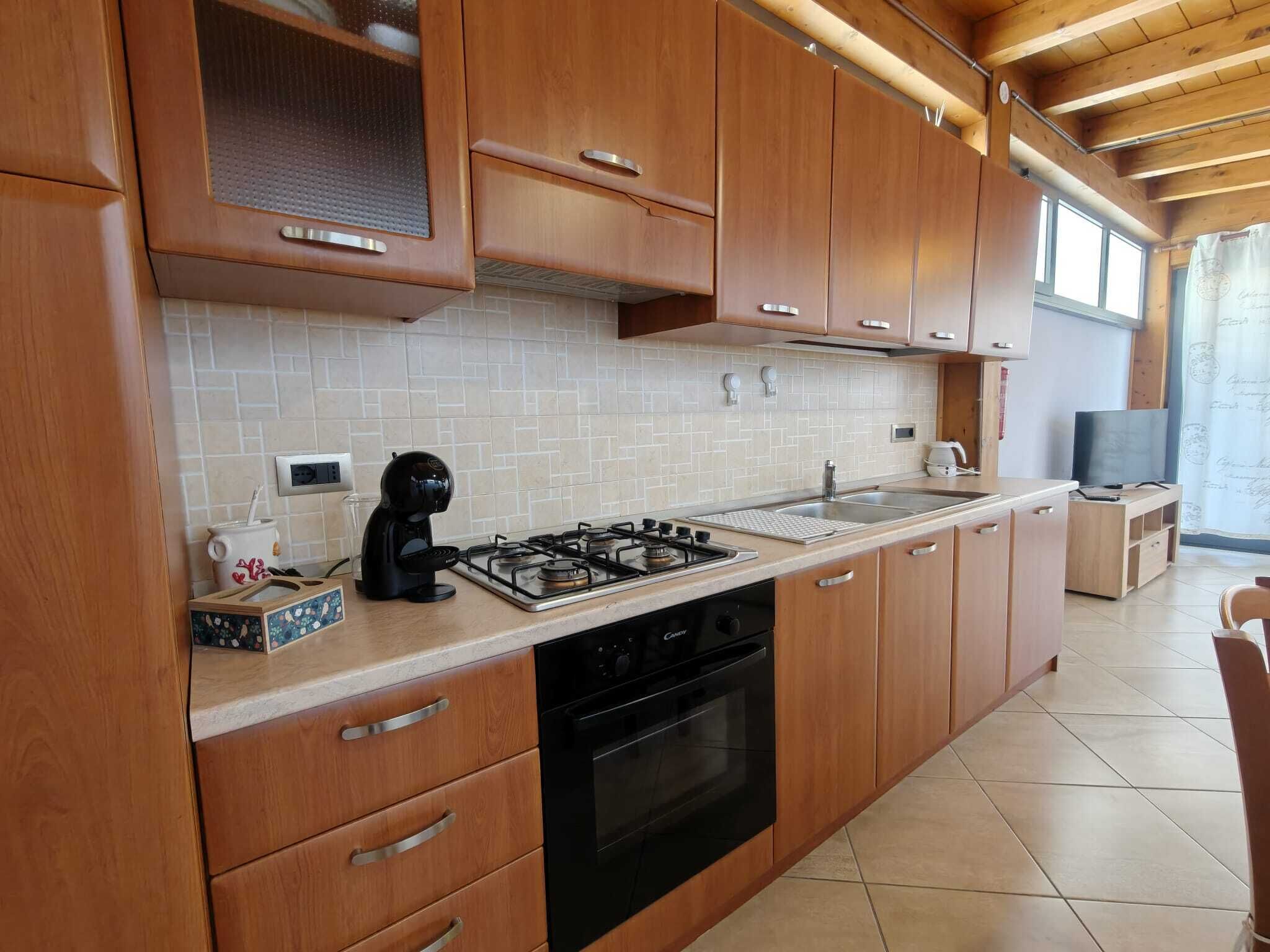 Frigorifero, forno, piano cottura, macchina per tè/caffè