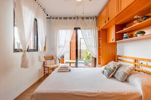 3 chambres, fer et planche à repasser, Wi-Fi, draps fournis