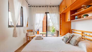 3 slaapkamers, een strijkplank/strijkijzer, wifi, beddengoed