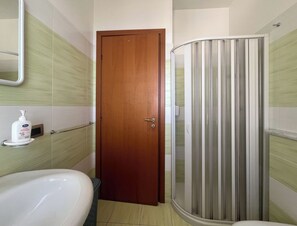 Shower, hair dryer, bidet, towels - The Pearl of the West - Ponente (Milazzo)