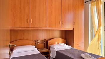 2 Schlafzimmer, BĂŒgeleisen/BĂŒgelbrett, kostenloses WLAN, BettwĂ€sche