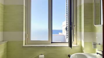 Doccia, asciugacapelli, bidet, asciugamani