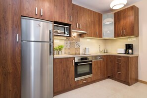 Refrigerador, microondas, horno, placa de cocina