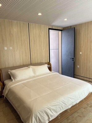4 habitaciones, tabla de planchar con plancha, wifi y ropa de cama 
