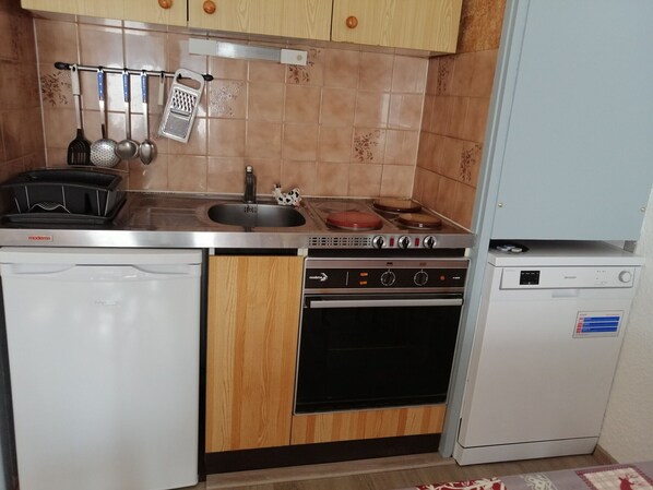 Fridge, microwave, dishwasher