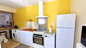 Réfrigérateur, micro-ondes, four, lave-vaisselle