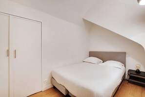 Apartment | 2 bedrooms, laptop workspace, iron/ironing board, bed sheets