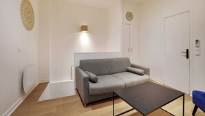 Unclassified image, 2 of 12, button - Elegant Apartment - 2bd/6p - Hotel de Ville (Paris)