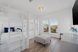 5 bedrooms, desk, iron/ironing board, free WiFi