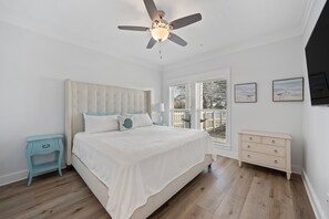 5 bedrooms, desk, iron/ironing board, free WiFi