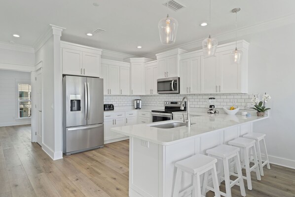 Refrigerador, microondas, horno, placa de cocina