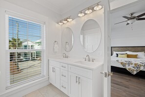 5 bedrooms, desk, iron/ironing board, free WiFi - Riviera Sunrise - Chic, Modern, Pool and Beach Access (Panama City Beach)