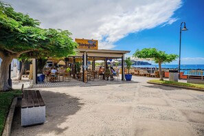 Outdoor dining - Seashell Diamond Luxury Suite (Playa San Juan)