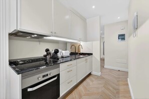 Oven, stovetop, coffee/tea maker, electric kettle