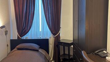 Einzelzimmer, 1 Einzelbett, Nichtraucher | Schreibtisch, laptopgeeigneter Arbeitsplatz, Babybetten