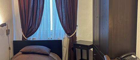 Single Room, 1 Twin Bed, Non Smoking | Desk, laptop workspace, cribs/infant beds, free WiFi