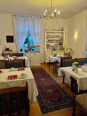 Daily buffet breakfast for a fee - Parkhotel Essen (Essen)
