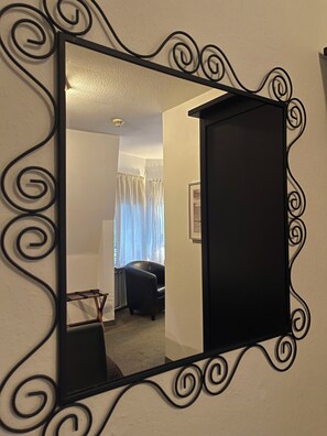 Double Room, 1 Queen Bed, Non Smoking | Desk, laptop workspace, cribs/infant beds, free WiFi