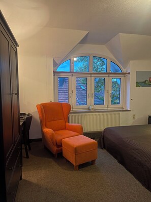 Double Room, 1 Queen Bed, Non Smoking | Desk, laptop workspace, cots/infant beds, free WiFi - Parkhotel Essen (Essen)