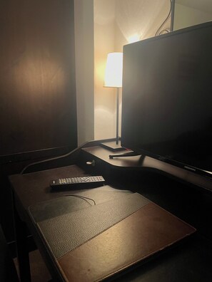 Habitación doble, 1 cama Queen size, para no fumadores | Escritorio, espacio para trabajar con laptop, cunas y wifi gratis