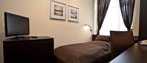 Laptop workspace, free WiFi